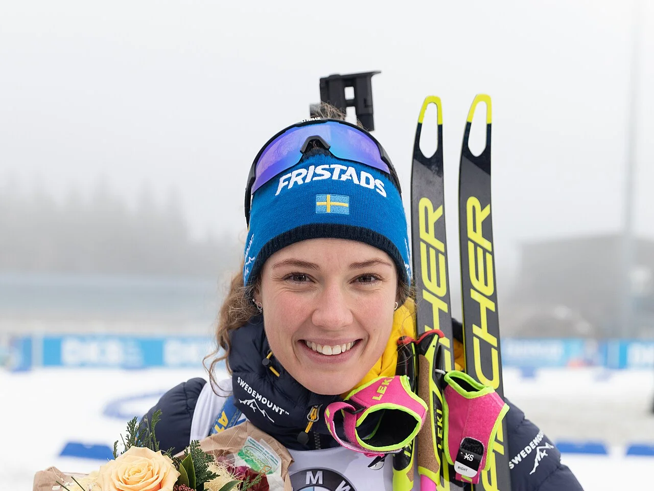 Hanna Öberg under en skidskyttetävling i världscupen